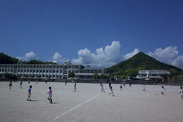 训练后的拉伸与冰浴恢复区(睡眠是最便宜的恢复手段)
